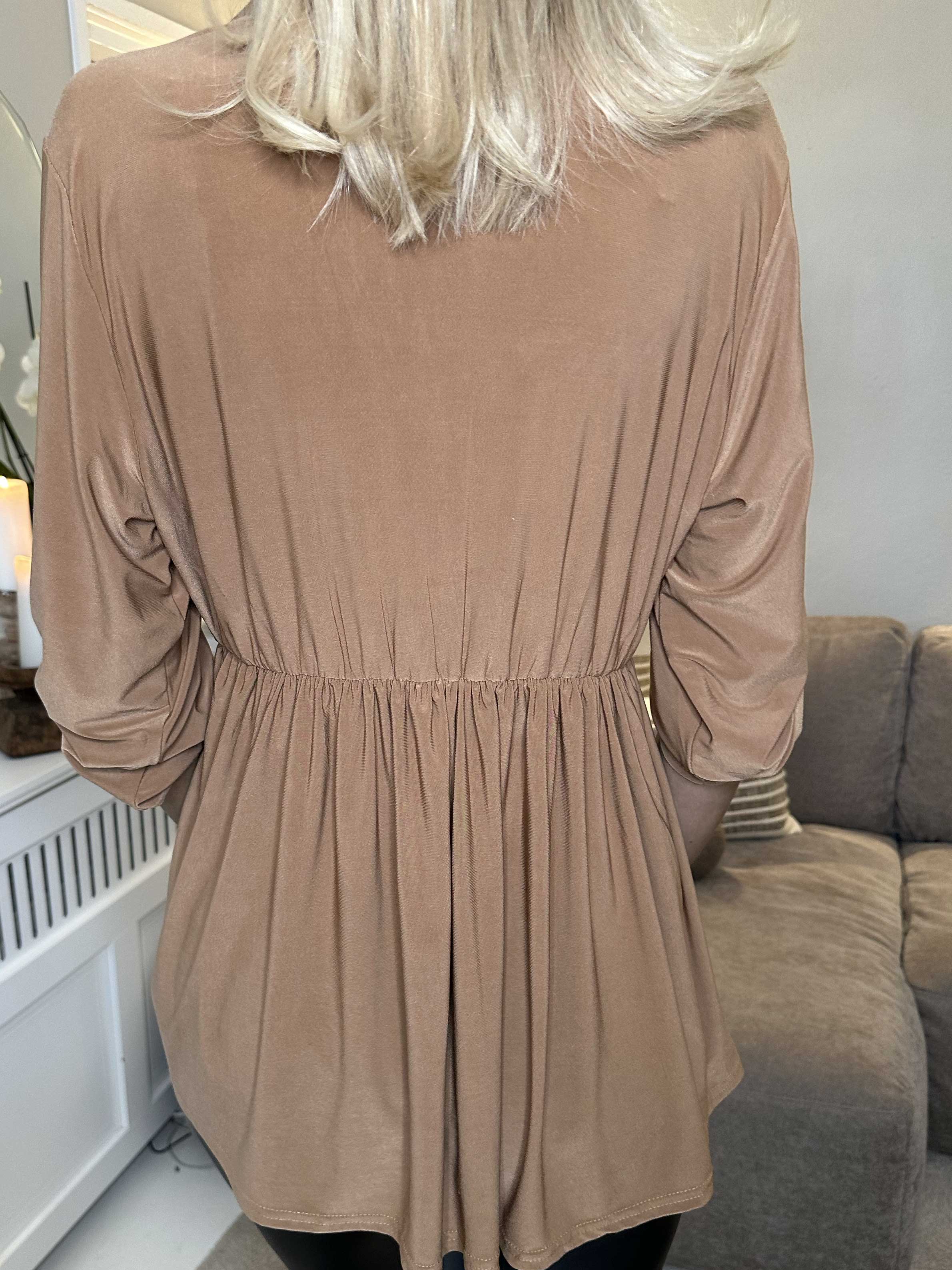 Katja Plain - Elastisk enfärgad tunika med resår i midjan - Black